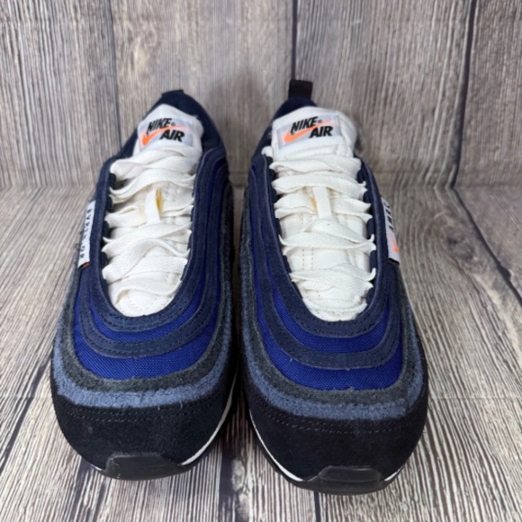Athletic_Shoes